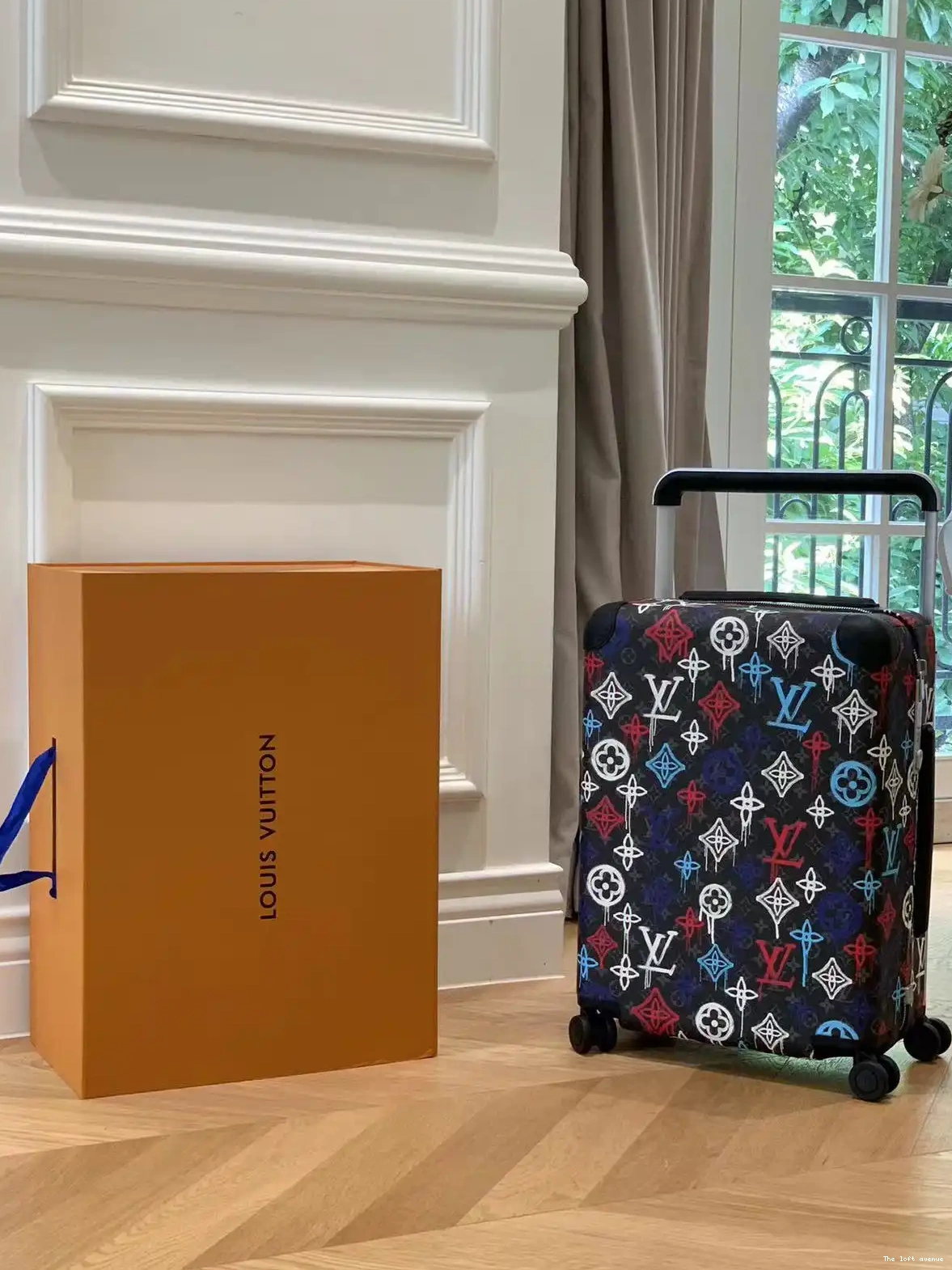 37L GRAFFITI CUSTOM SUITCASE HORIZON CABIN 55 0518